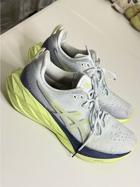 ASICS Running Shoes NOVABLAST 4 Women’s Size 10